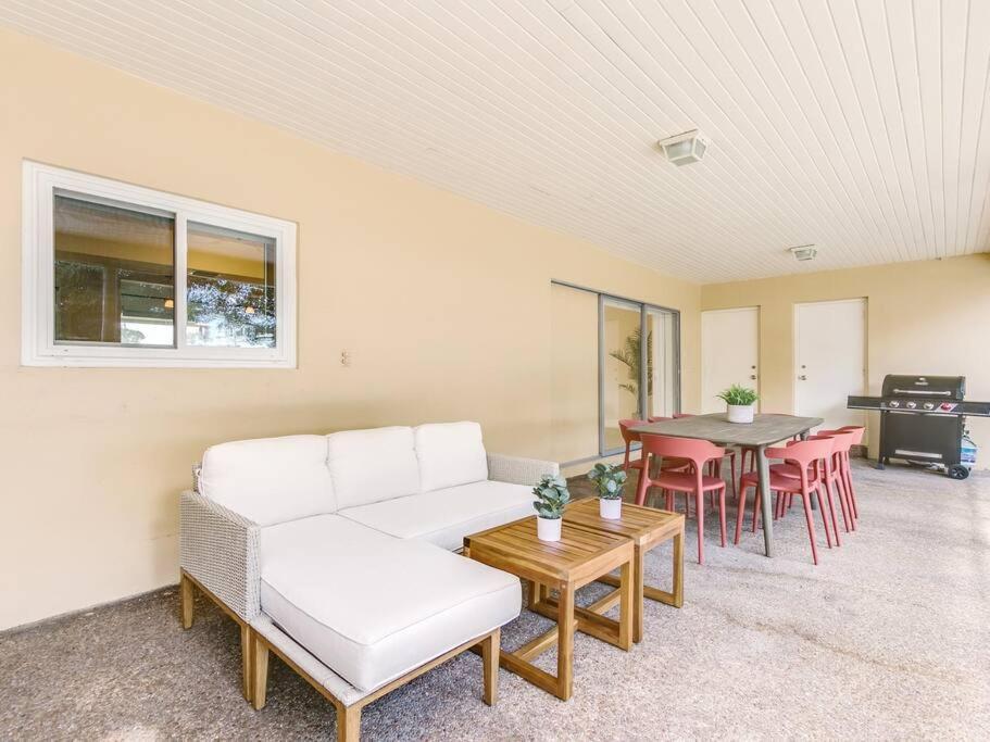 Modern Spacious 5-Bedroom Home With Pool Hollywood Eksteriør billede
