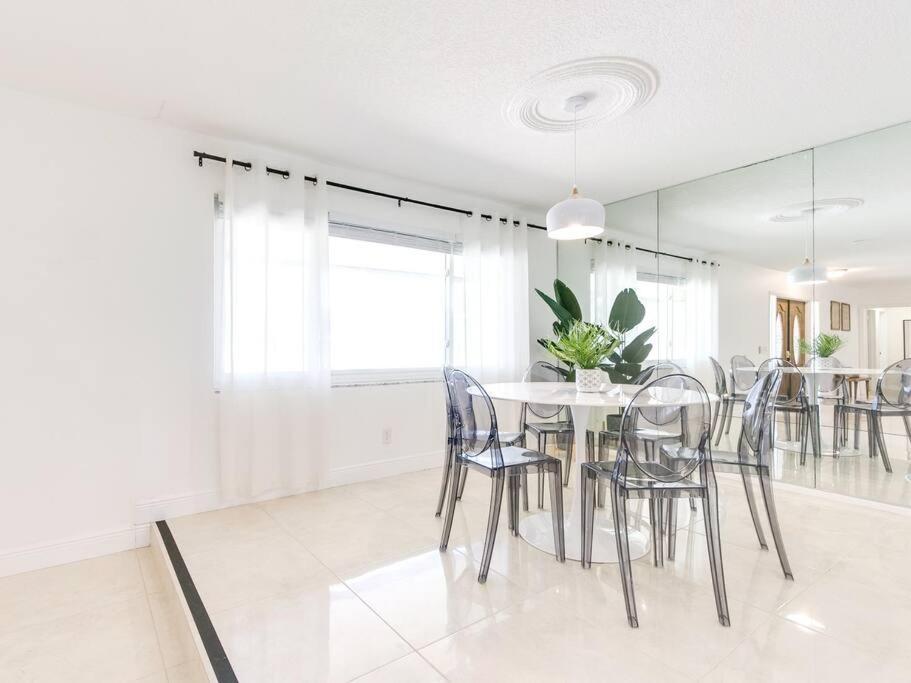Modern Spacious 5-Bedroom Home With Pool Hollywood Eksteriør billede