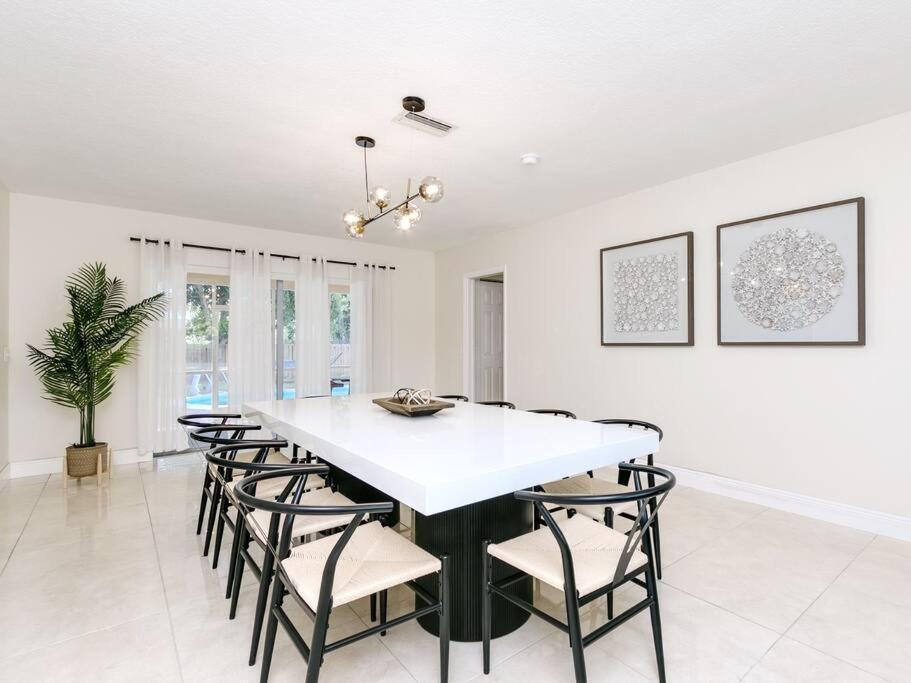 Modern Spacious 5-Bedroom Home With Pool Hollywood Eksteriør billede